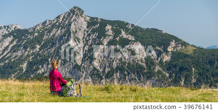 Young woman hiking in the mountains 39676141