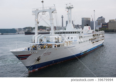 Sarubia Maru just before landing on Yokohama Port Osan Bridge 39679994