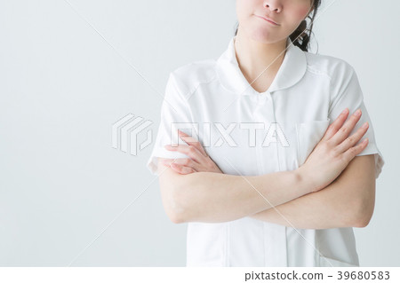 一個白人婦女思考 一個白人婦女思考 39680583