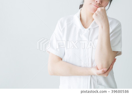 穿白大褂的女人惹麻煩 穿白大褂的女人惹麻煩 39680586