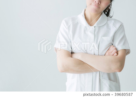 一個白人婦女思考 一個白人婦女思考 39680587