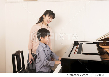 鋼琴老師和學生 39680619