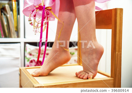 Close-up of little girl standing on toes 39680914
