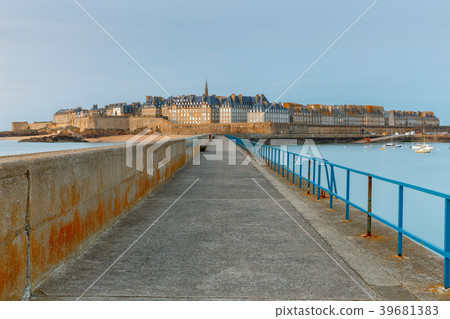 Saint Malo. View of the old town. Saint Malo. View of the old town. 39681383