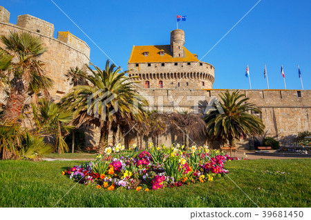 Saint Malo. The old fortress wall. 39681450
