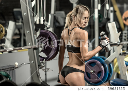 young fitness woman 39681835
