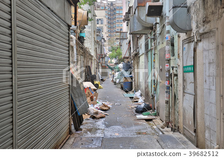 Narrow Alley Way in Sham Shui Po Narrow Alley Way in Sham Shui Po 39682512