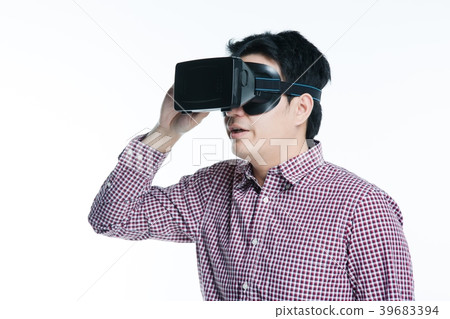 Man wearing virtual reality goggles 39683394