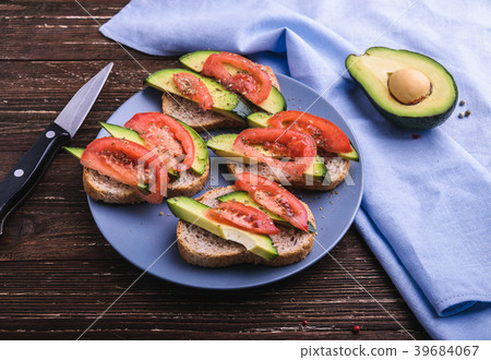 Toast with avocado and tomato slices Toast with avocado and tomato slices 39684067