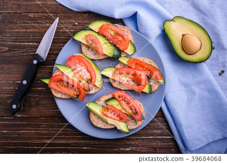 Toast with avocado and tomato slices Toast with avocado and tomato slices 39684068