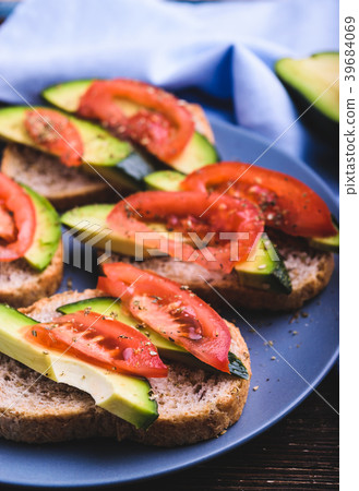 Toast with avocado and tomato slices Toast with avocado and tomato slices 39684069
