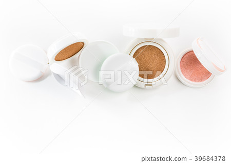 Refills of foundation and highlighter cushion on a 39684378
