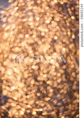 Defocused wet tree and sunlight Defocused wet tree and sunlight 39685144
