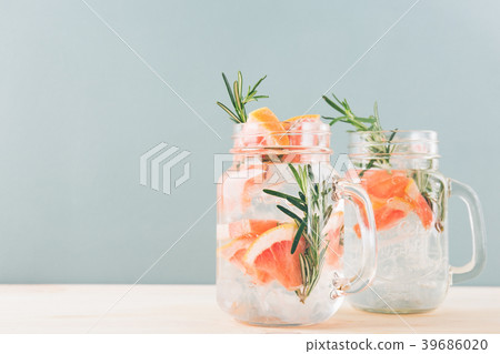 Drinking jars with citrus drink 39686020