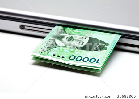 Korean banknote won in a computer  39688809