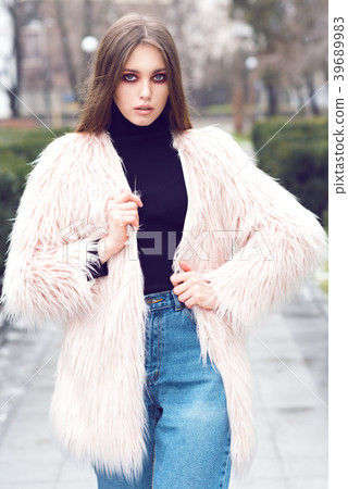 The girl in a pink fur coat fashion The girl in a pink fur coat fashion 39689983