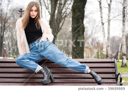 Beautiful girl in casual clothes Beautiful girl in casual clothes 39689989