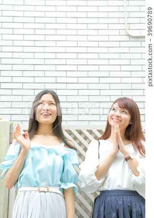 女人肖像[購物，觀光，散步] 39690789