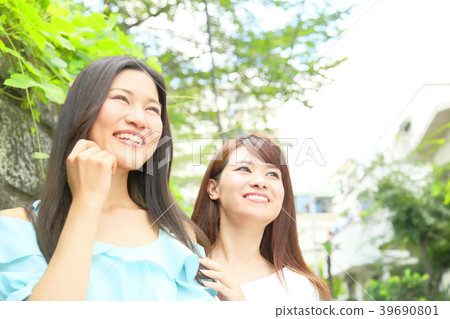 Woman portrait [shopping, sightseeing, walk] 39690801