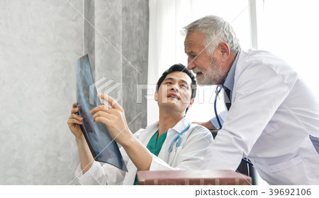doctors are examining x-ray film 39692106