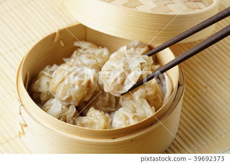 Chinese Steamed Dumplings  39692373