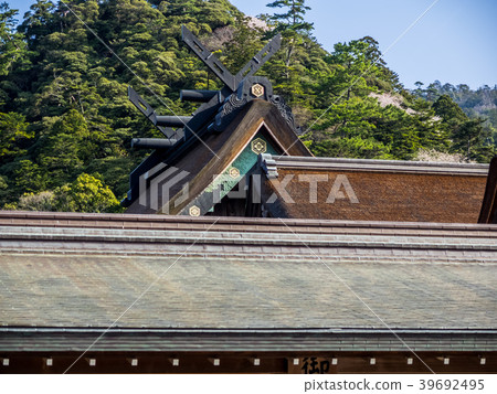 Izumo Taisha, in full bloom with cherry blossoms Izumo Taisha, in full bloom with cherry blossoms 39692495