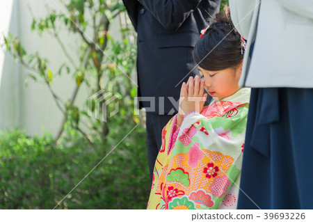 Young family, girl, seventy-five, outdoors, worship Young family, girl, seventy-five, outdoors, worship 39693226