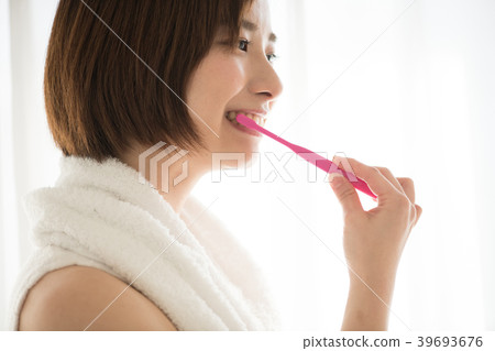 Toothpaste Japanese Women Beauty 20s Toothpaste Japanese Women Beauty 20s 39693676