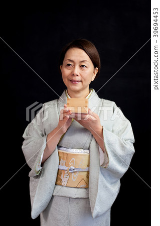和服的中年婦女 和服的中年婦女 39694453