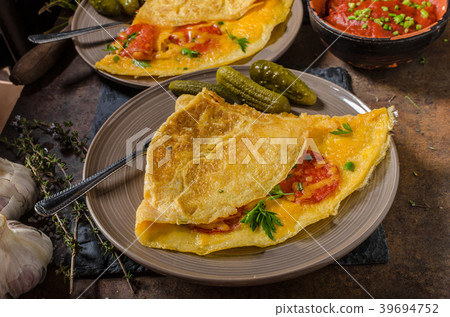 Omelet with chorizo and cheddar cheese 39694752