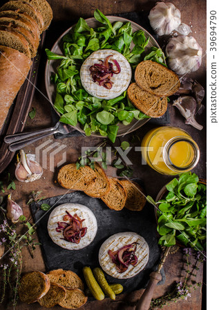 Grilled Camembert cheese 39694790