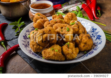Breaded fried cauliflower 39694927