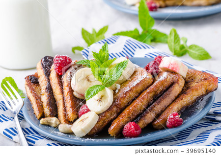French toast with banana French toast with banana 39695140
