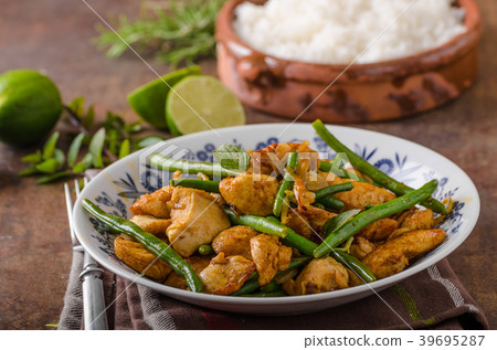 Stir fry chicken 39695287