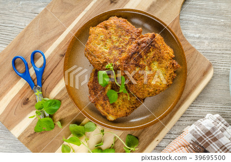 Potato pancakes with garlic 39695500