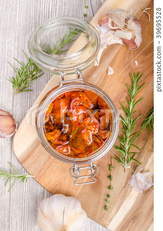 Homemade sun dried tomatoes 39695528