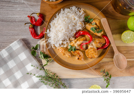 Delicious chicken curry 39695647