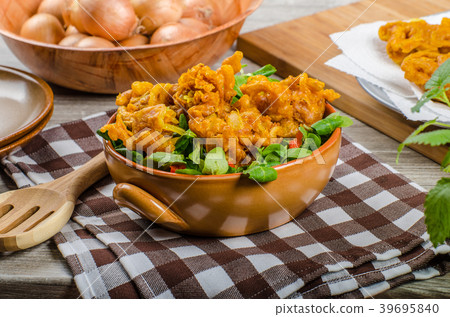 Crispy onion bhajis Crispy onion bhajis 39695840