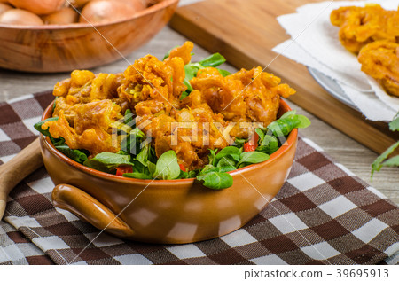 Crispy onion bhajis Crispy onion bhajis 39695913