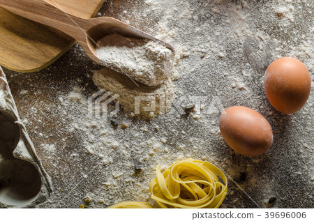 Homemade pasta bio 39696006