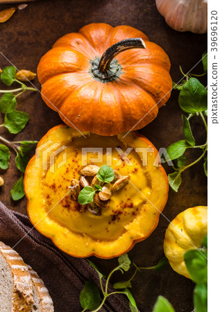Creamy pumpkin soup Creamy pumpkin soup 39696120