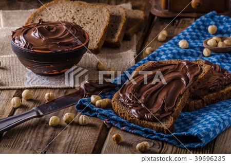 Hazelnut spread delicious Hazelnut spread delicious 39696285