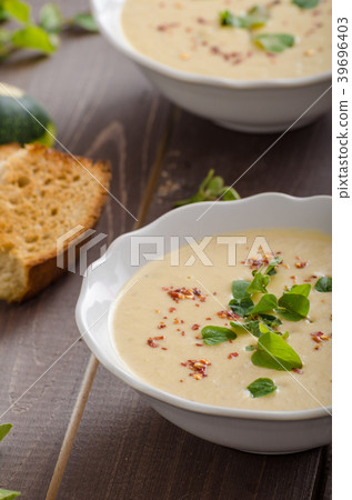Creamy zucchini soup with chilli and oregano Creamy zucchini soup with chilli and oregano 39696403