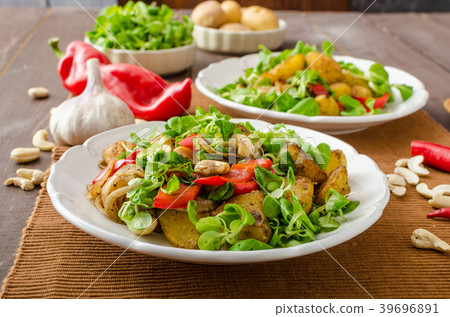 Summer potato salad 39696891