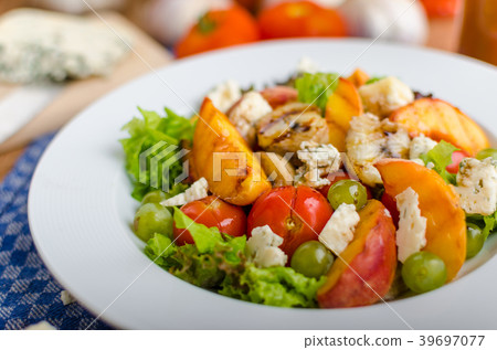 Grilled fruit with blue cheese and salad Grilled fruit with blue cheese and salad 39697077