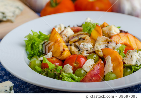 Grilled fruit with blue cheese and salad Grilled fruit with blue cheese and salad 39697093