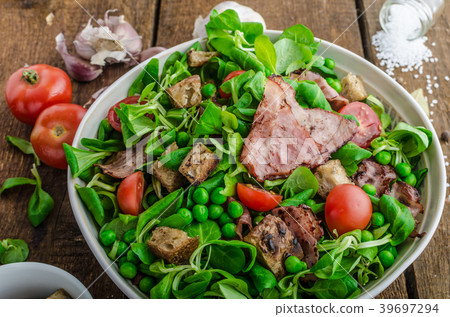 Fresh salad with bacon and croutons 39697294