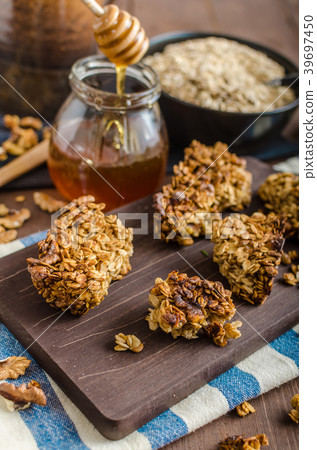Baked granola 39697450
