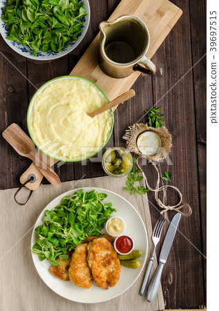 Schnitzel with mashed potatoes and salad Schnitzel with mashed potatoes and salad 39697515