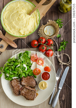 Beef steak with salad Beef steak with salad 39697535